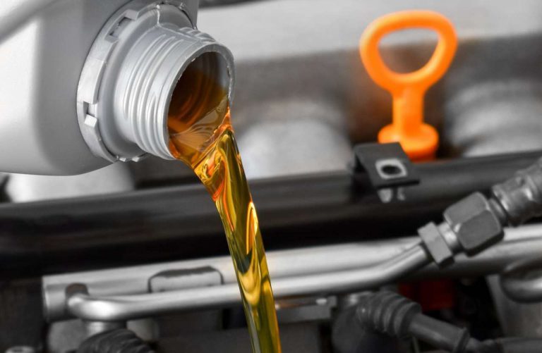 Ganti Oli Tidak Melulu Harus Berpatokan Kilometer, Ini Alasannya!