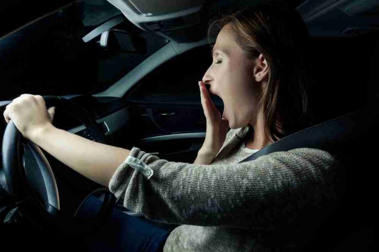 Tips Mengemudi ala Rifat Sungkar : Bedakan Posisi Duduk Saat Malam Hari