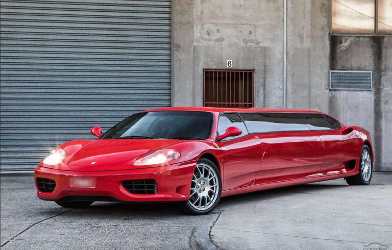 Wow, Ada Ferrari Berbentuk Limousine
