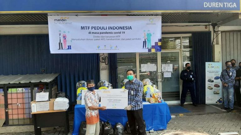 Mandiri Tunas Finance Peduli Indonesia, Bagikan 500 APD dan 1.000 Paket Sembako