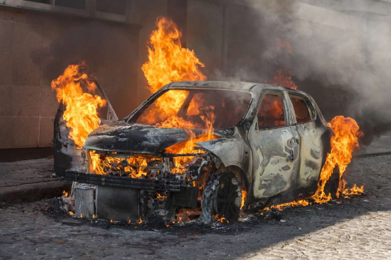 7 Penyebab Mobil Terbakar Berikut Solusinya