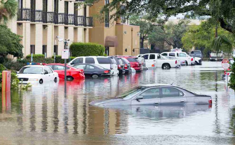 5 Cara Mudah Klaim Asuransi Banjir Untuk Mobil