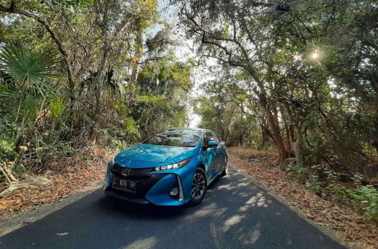 Mobil Hybrid Masih Milik Kalangan Atas, Toyota Kapan Bikin Versi Murah?