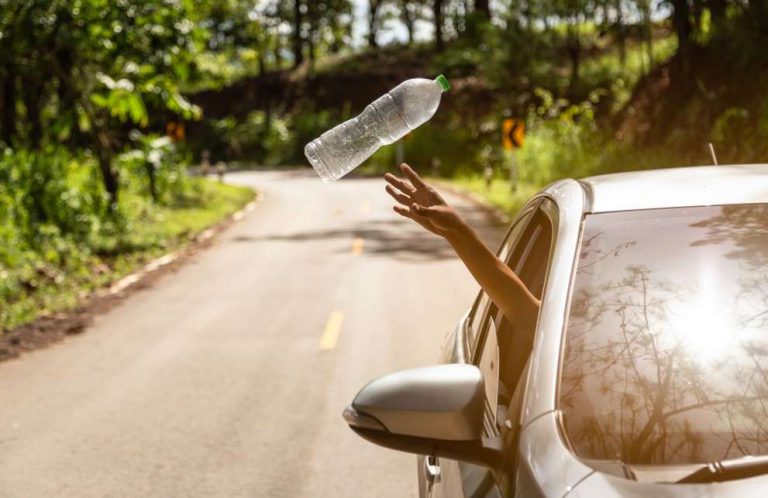 Catat, Buang Sampah Saat Mengemudi Bisa Kena Denda Rp 500 ribu