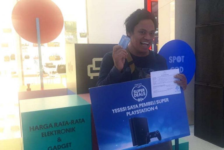 Pria Ini Jadi Pembeli Super, Beli PS 4 Seharga 10 Ribu Rupiah