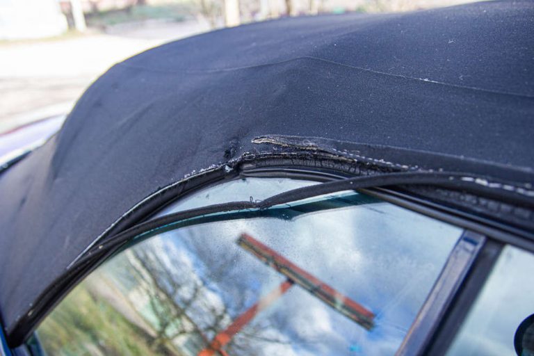 4 Karet di Mobil Ini Sangat Penting Untuk Dicek Apalagi Saat Hujan