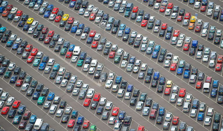 Alasan Warna Hitam dan Putih Jadi Pilihan yang Tepat Saat Beli Mobil