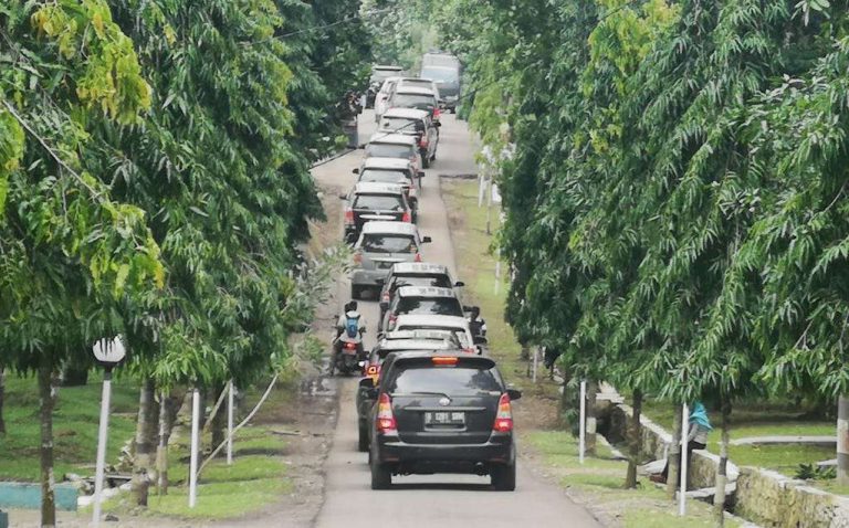 Komunitas Pengguna Toyota Kijang Innova Kunjungi Korban Banjir Jakarta dan Banten