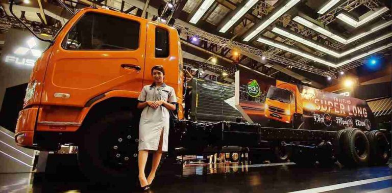 Puluhan Guru SMK Diajak Mengenal Keunggulan Teknologi Mitsubishi Fuso Fighter