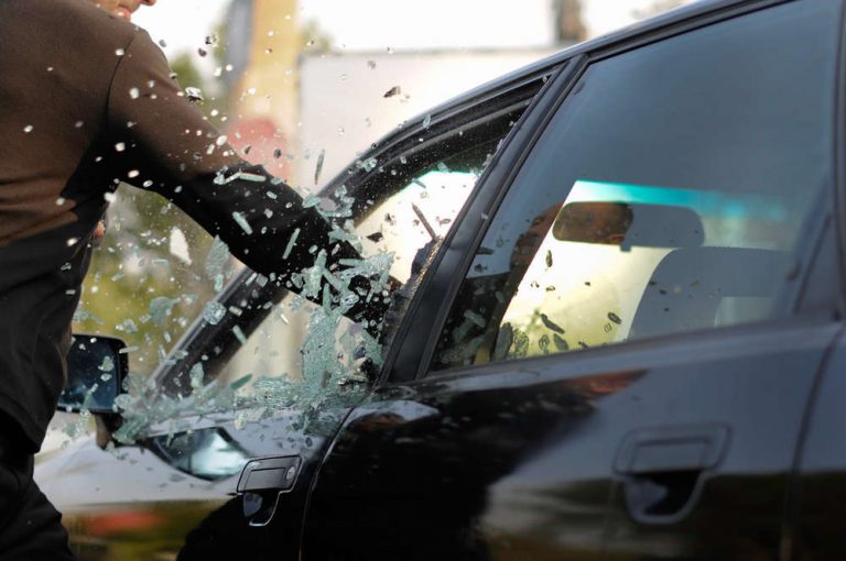 Cara Mencegah Pencurian Pecah Kaca Mobil Versi Polisi
