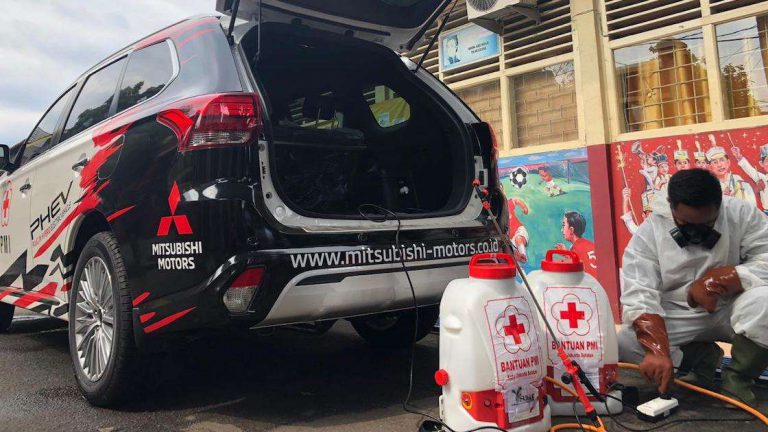 Mitsubishi Outlander PHEV Maksimal Bantu PMI Perangi Virus COVID-19