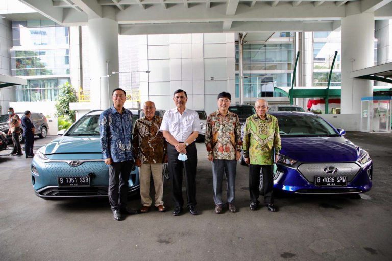 Luhut Panjaitan Ingin Mobil Listrik Jadi Kendaraan Dinas Pemerintah
