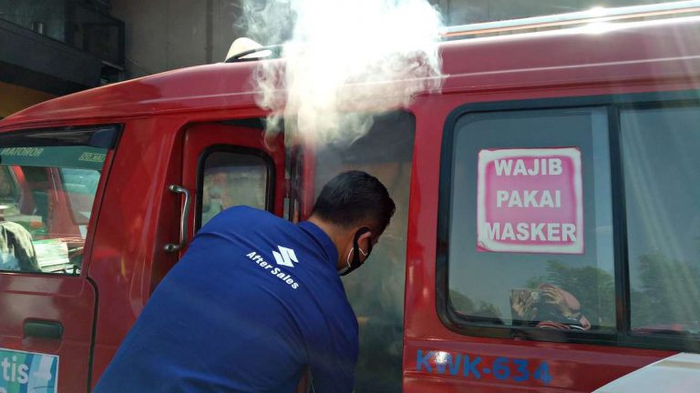 Suzuki Indonesia Semprot Desinfektan ke 1.000 Angkot KWK di Jakarta