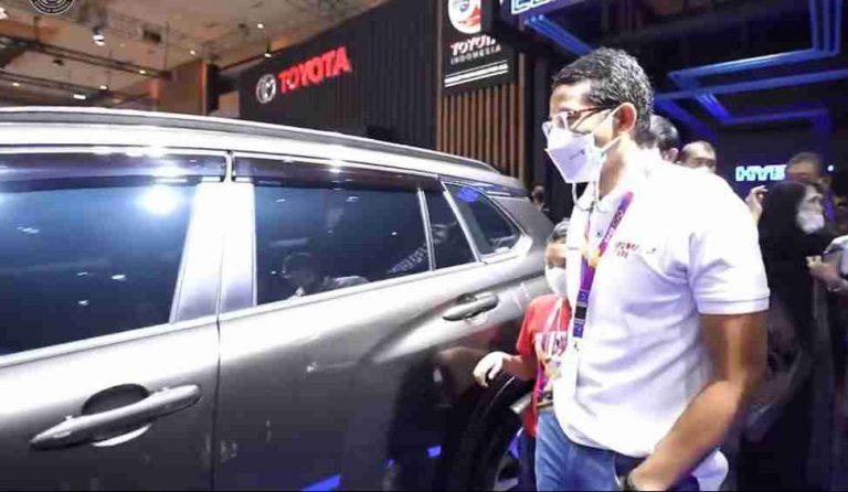 Sandiaga Uno Beli Mobil Hybrid di IIMS 2021, Apa Istimewanya Mobil Tersebut?