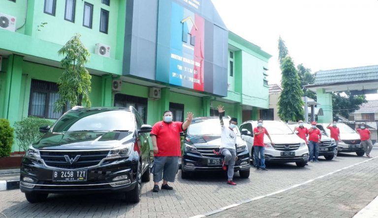 Komunitas Mobil Wuling Cortez Geruduk Balai Rehabilitasi Sosial di Bekasi