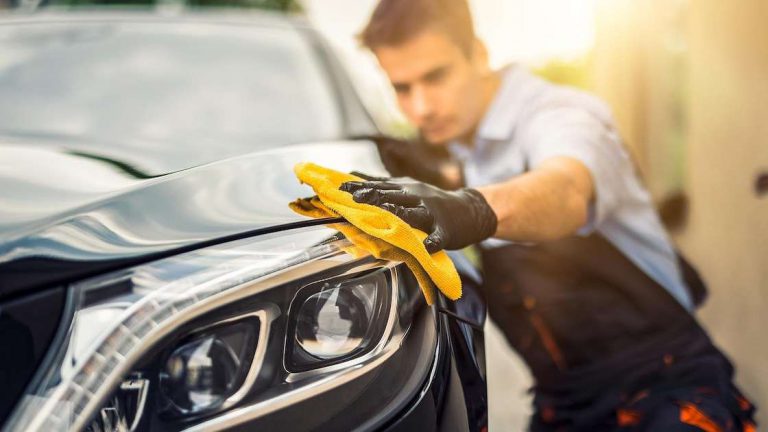 Tips Ringan Merawat Bodi Mobil Biar Tetap Kinclong