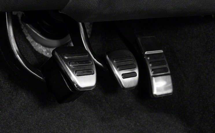 Hal yang Perlu Dilakukan Pengemudi Mobil Jika Rem Blong