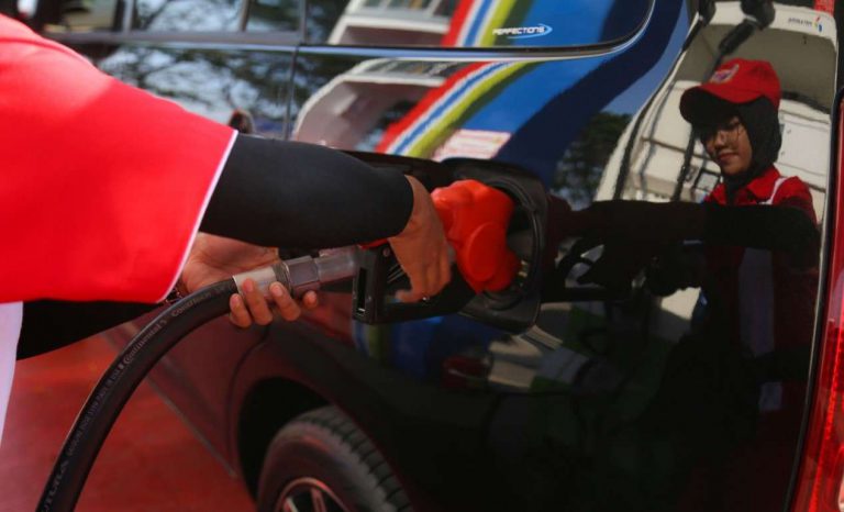 5 Alasan Tak Perlu Isi BBM Sampai Full Tank Apalagi Meluber