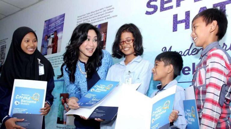 Kondisi Sulit, Bluebird Tetap Komitmen Salurkan Beasiswa Pendidikan Anak Pengemudi
