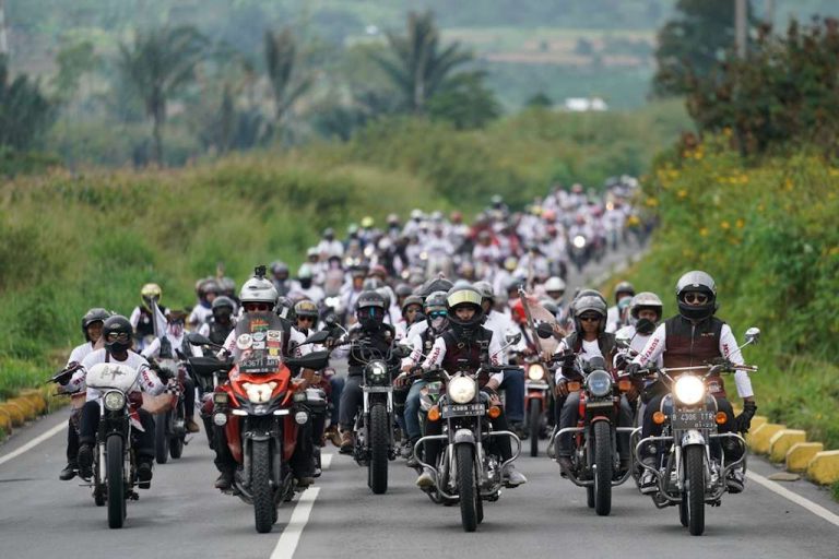2.688 Bikers Kumpul di Pinggiran Danau Toba, Ada Apa?
