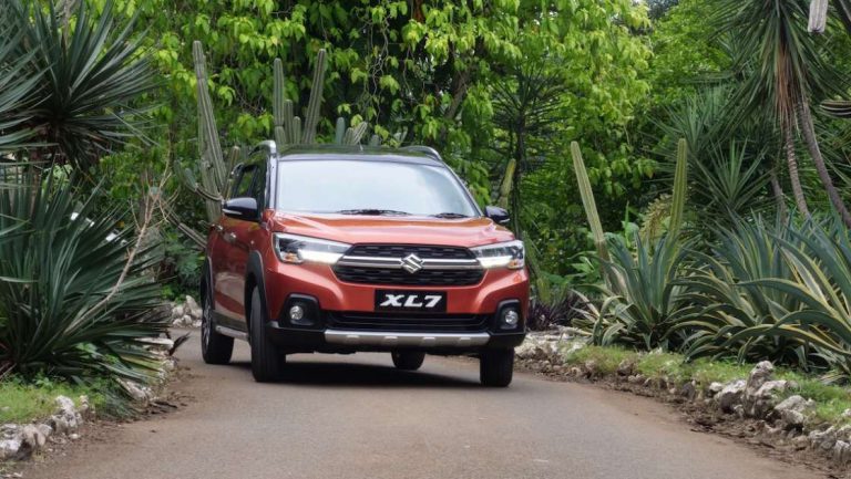 Punya Fitur Keren Smart e-Mirror, Suzuki XL7 Langsung Kantongi 2.001 SPK