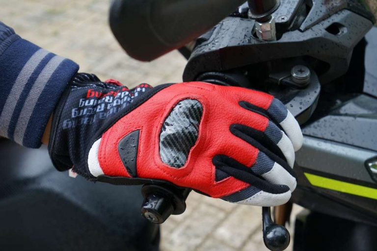Demi Kenyamanan dan Keamanan, Ini Tips Memilih Sarung Tangan Motor
