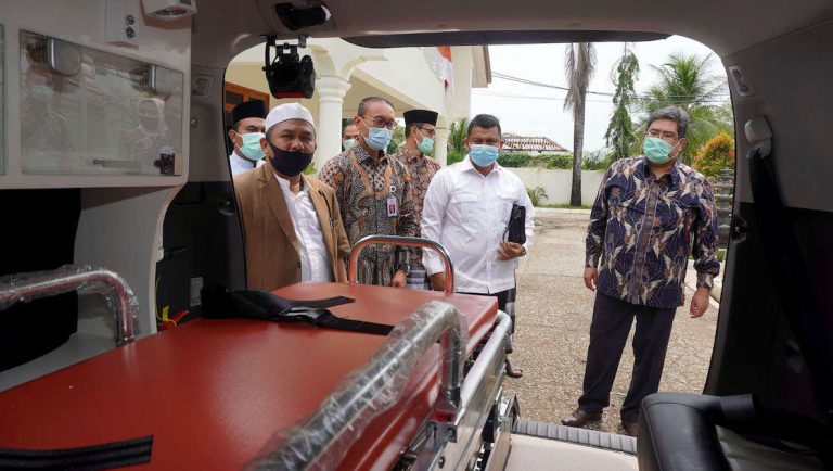 Percepat Penanggulangan Pandemi, Toyota Indonesia Sumbang Ambulance ke Pondok Pesantren