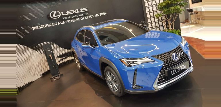 Berapa Lama Waktu Pengisian Daya Baterai Mobil Listrik Lexus UX300e?