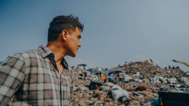 Hamish Daud : Bijak Olah Sampah, Pisahkan Sampah Plastik dan Sampah Organik