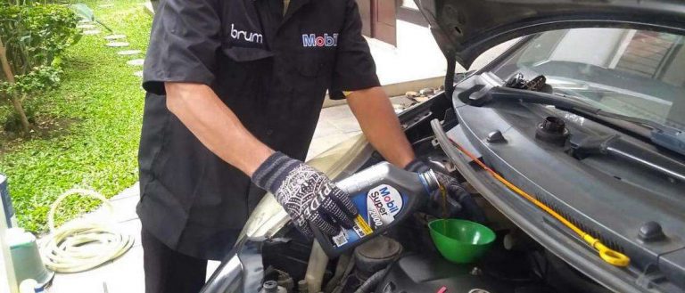 Sebelum Liburan Pakai Mobil Sendiri, Servis dan Ganti Oli Cukup di Rumah Saja