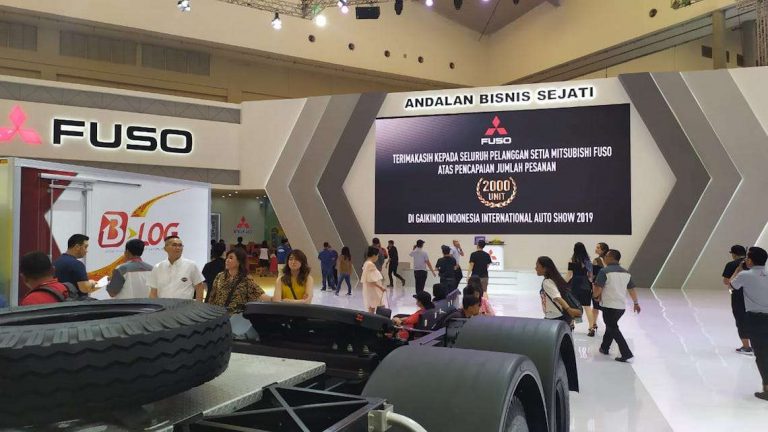 Rekor Baru! Mitsubishi FUSO Jualan 2.030 Unit di GIIAS 2019