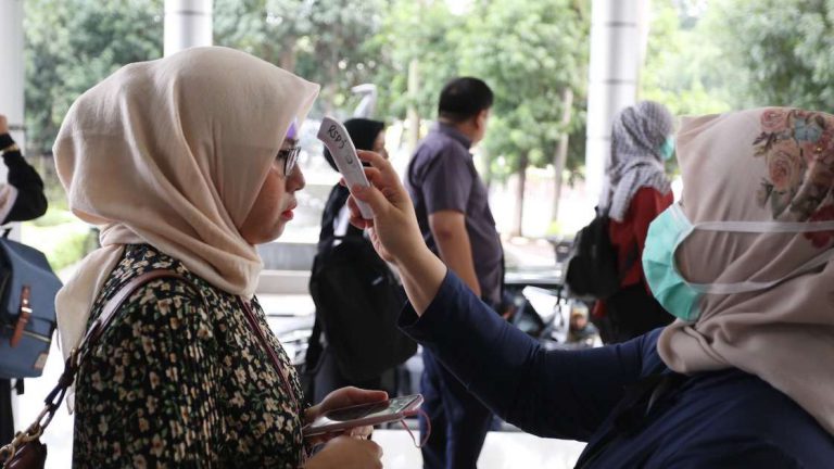 Banyak Petugas Medis Siaga di Kantor Pertamina, Ada Apa?