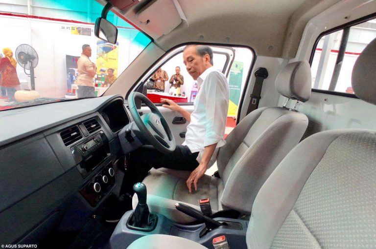 Soal Mobil Esemka, Jokowi: Memang Wajib Kita Beli Barang Ini