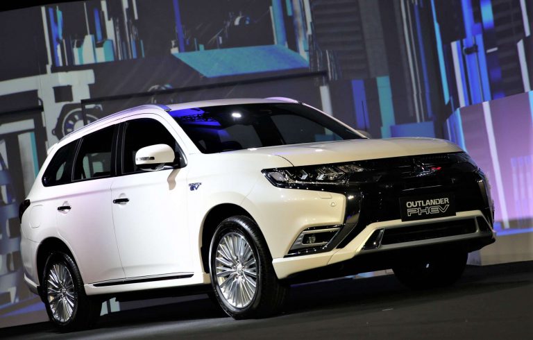 Harga Mitsubishi Outlander PHEV Bakal Dijual Lebih Murah?