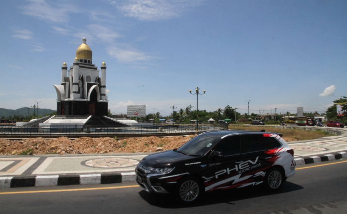 Indonesia Harus Mobil Listrik Atau PHEV? Ini Menurut Rifat Sungkar