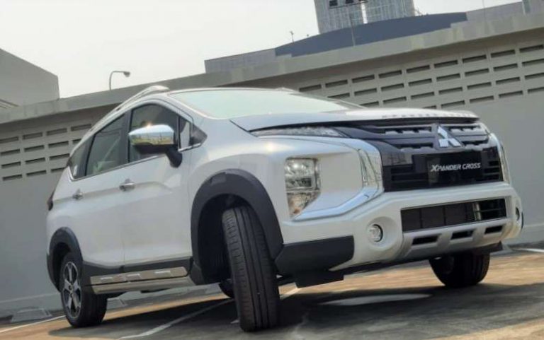 Mitsubishi Xpander Cross Siap Rebut Pasar Toyota Rush CS
