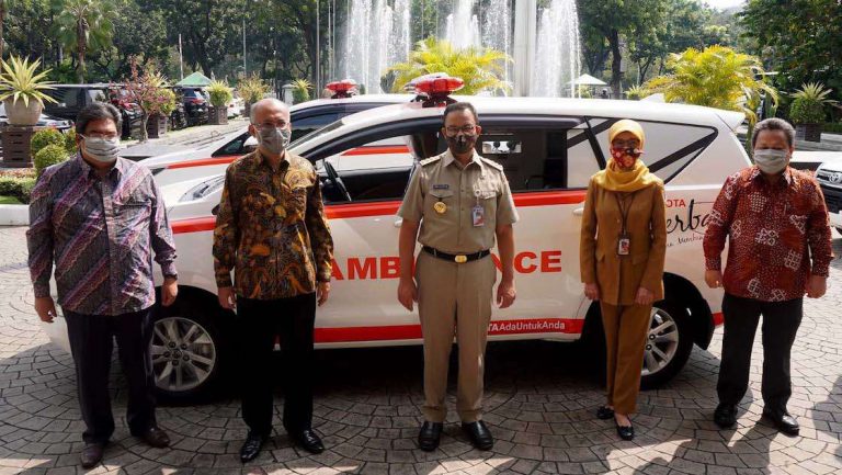 Pemda DKI Jakarta Terima Donasi 4 Unit Kijang Innova Ambulance