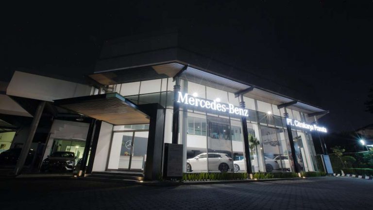 Catat Penjualan Terbanyak, Mercedes-Benz Bandung Terpilih Menjadi Dealer Terbaik