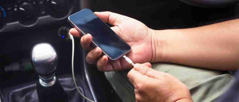 Bebas Low Batt Selama Perjalanan, Begini Tips Memilih Charger Terbaik untuk Kendaraan