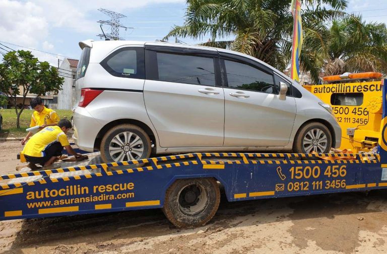 Berapa Lama Waktu Perbaikan Mobil Korban Banjir?