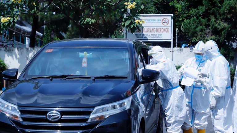 Rumah Sakit Pertamina Sediakan Fasilitas Drive Thru Swab Test