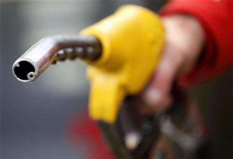6 Hal Ini Bikin Mobil Boros Bensin
