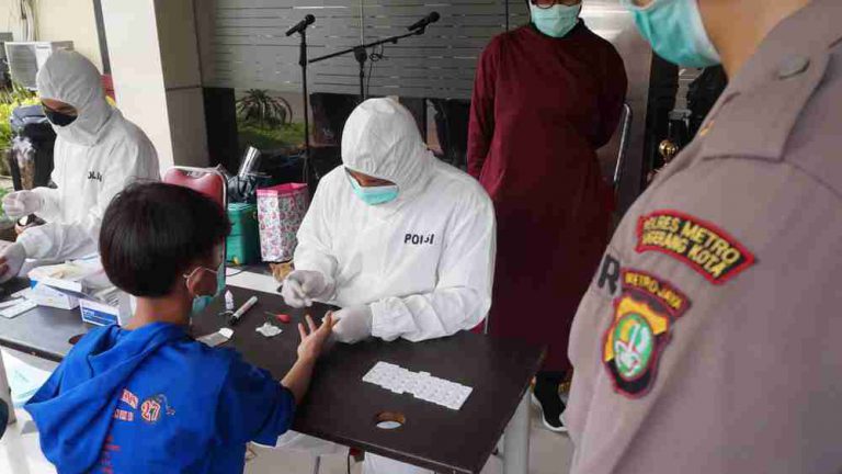 Libur Imlek, Polisi Gelar Rapid Antigen Gratis Secara Acak di Rest Area