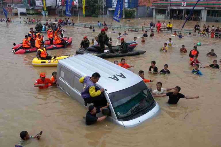 6 Komponen Mesin Mobil yang Perlu Dicek Pasca Terendam Banjir