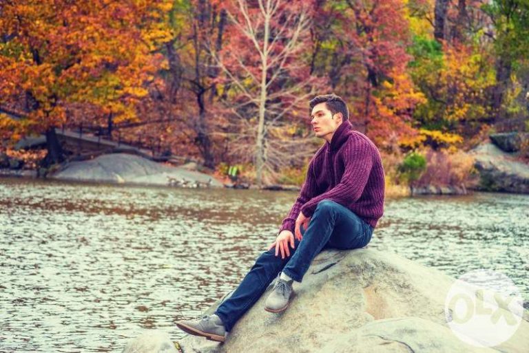 4 Inspirasi Gaya Sweater Bisa Sulap Jadi Stylish