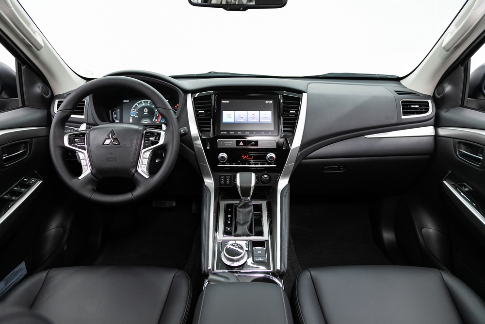 Interior Mitsubishi Pajero Sport
