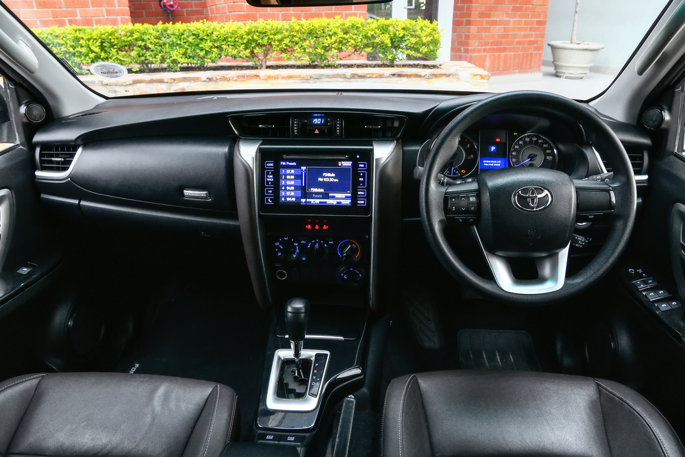 Interior Toyota Fortuner.