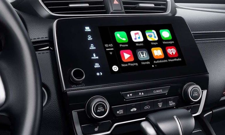 Ini Alasan Jangan Mengemudi Sambil Mendengarkan Musik Sangat Kencang