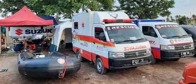 SCRC Bantu Evakuasi Korban Banjir Luapan Sungai Citarum di Bekasi