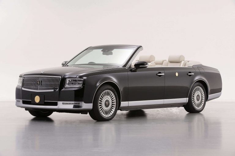 Tinggalkan Rolls-Royce, Kaisar Baru Jepang Parade Naik Toyota
